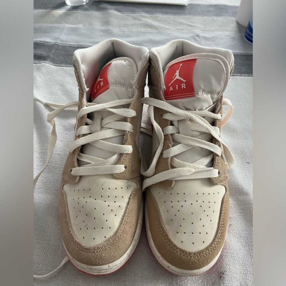 Air Jordan Mid SE Peanut Butter and Jelly